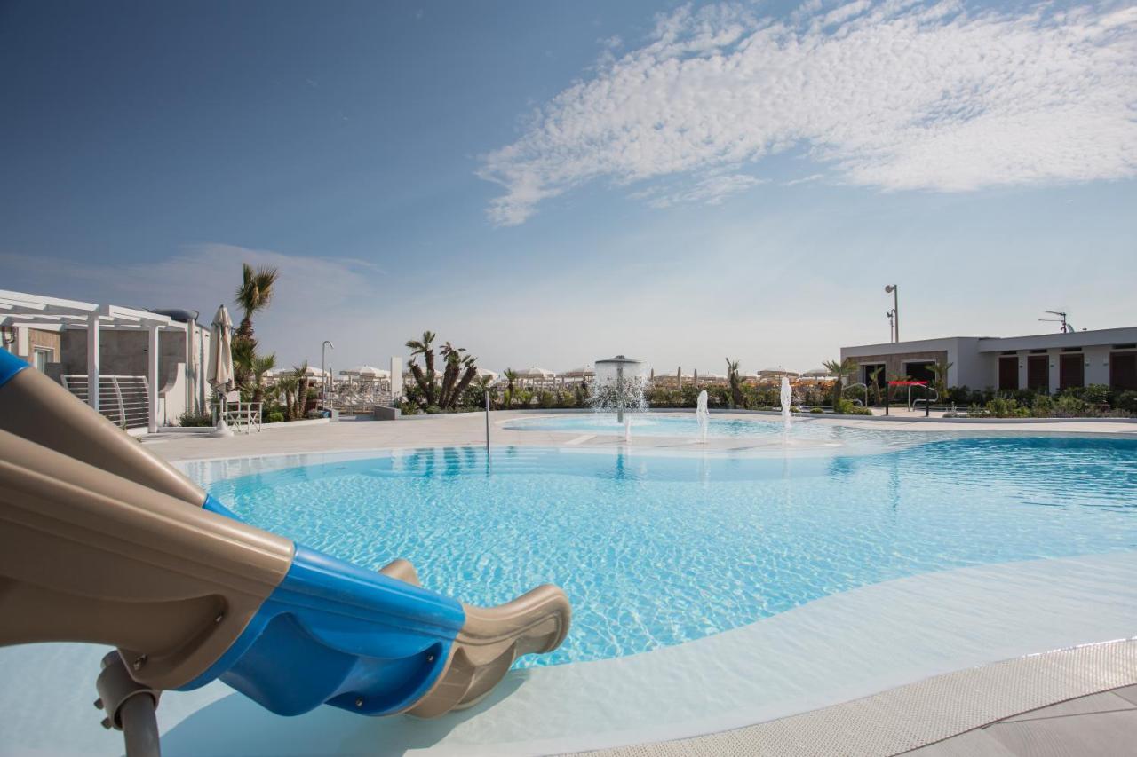 Mediterraneo Hotel & Suites Cattolica Exterior foto