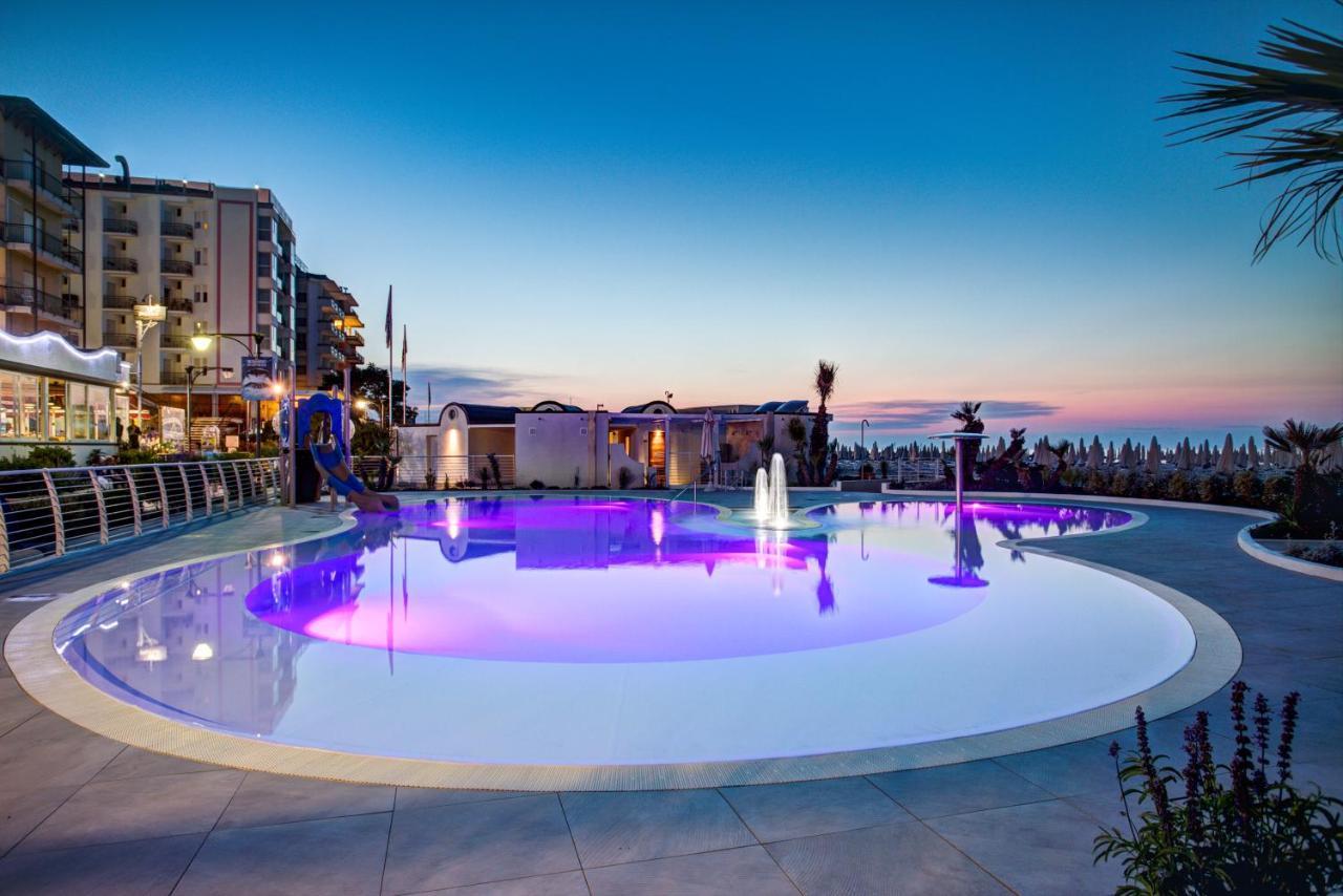 Mediterraneo Hotel & Suites Cattolica Exterior foto
