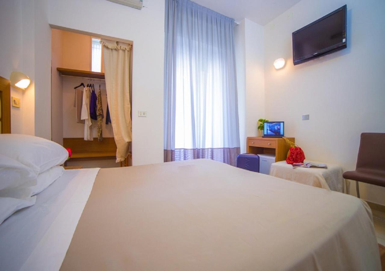Mediterraneo Hotel & Suites Cattolica Exterior foto