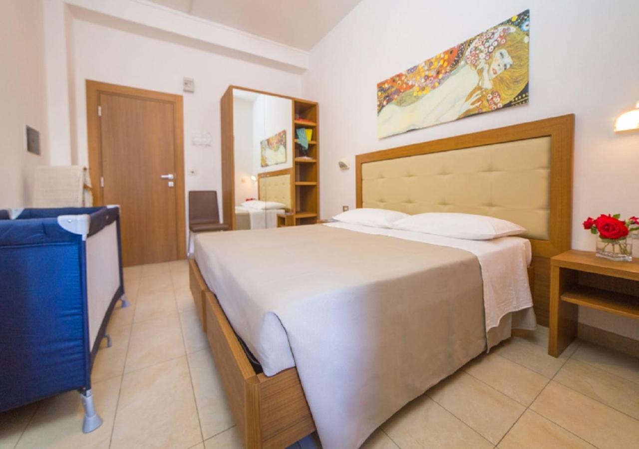 Mediterraneo Hotel & Suites Cattolica Exterior foto