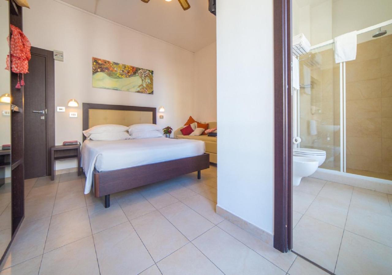 Mediterraneo Hotel & Suites Cattolica Exterior foto